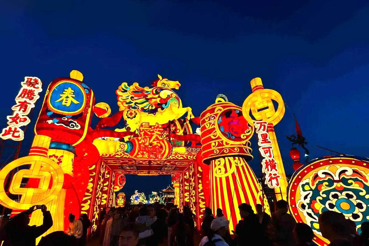 【神采飛羊】紅紅火火．武當山.西安過新年三排座８日(自由行)